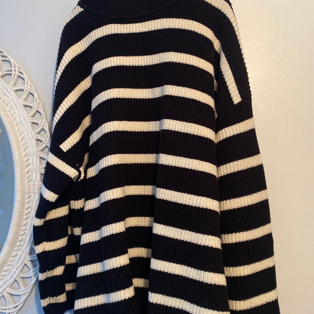 Oversized neat sweater